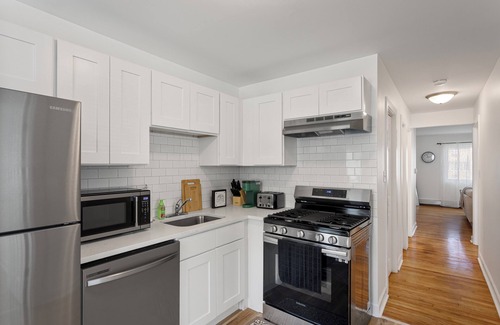 Des Plaines Apartment | Stylish 2BR Near O'Hare, Modern & Easy Access