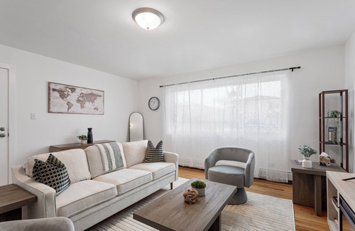 Des Plaines Apartment | Stylish 2BR Near O'Hare, Modern & Easy Access