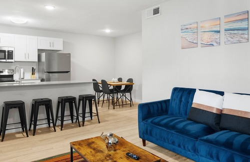 Hyde Park Apartment | Stylish 2BR Near UT 5122