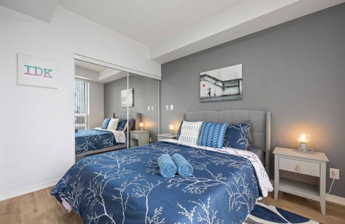 Toronto Entertainment District Condo | Stylish 2BR Suite with Lake View & Parking