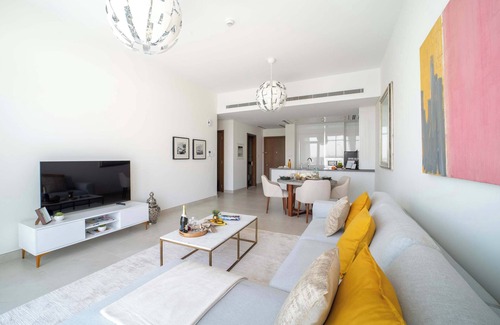 Al Safa Apartment | Stylish 2BR Waterfront Retreat Near Jumeirah Beach