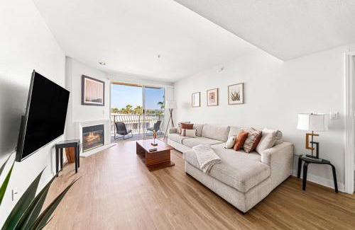 Marina del Rey Apartment | Stylish 2BR with Marina Views & Pool