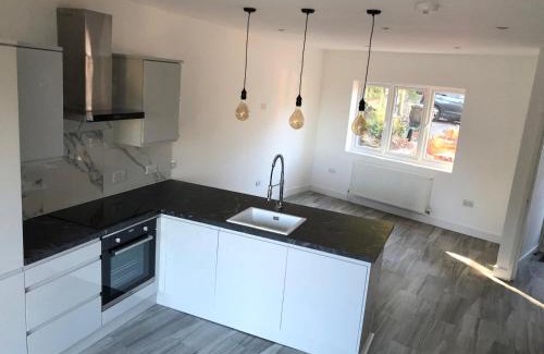 London Borough of Bromley Apartment | Stylish 3-Bed Executive Home Chislehurst, BR7
