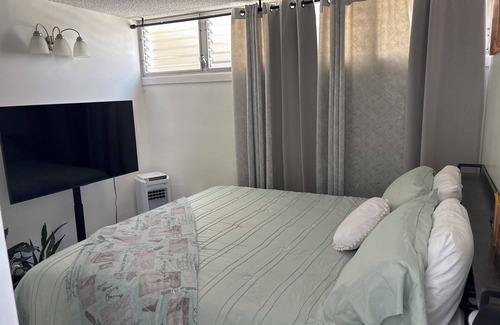 McCully - Moiliili Bed & Breakfast | Stylish 3-bedroom bed & breakfast in amazing Honolulu with a stunning view.