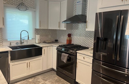 Copake Cottage | Stylish 3 Bedroom Cottage located in a Picturesque Lake community