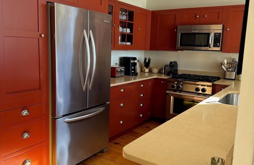 Rangeley Condo | Stylish 3-Bedroom Lakefront Condo w/Mountain Views
