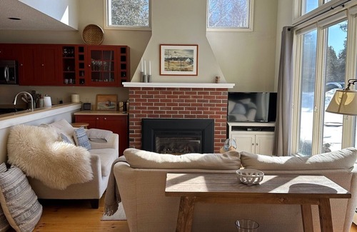 Rangeley Condo | Stylish 3-Bedroom Lakefront Condo w/Mountain Views
