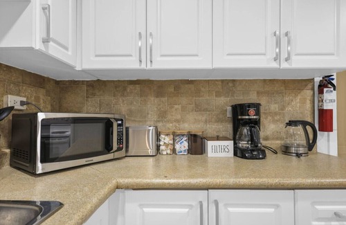 Whitby Apartment | Stylish 3 BR Apt w/Free Parking, Wifi & Patio