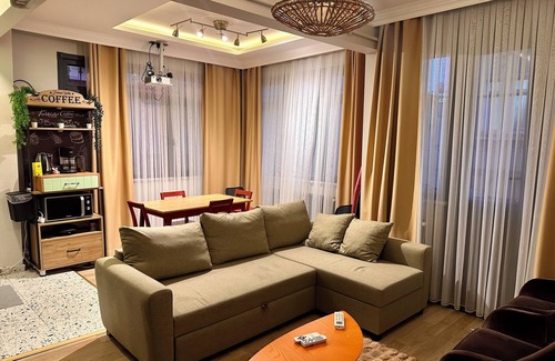 Emin Sinan Apartment | Stylish 3 Room Flat 3 AC, WiFi Walk to Grandbazaar High speed WiFi , AC