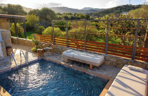 Kalo Chorio Apartment | Stylish 3bdr apartment with a private pool, jacuzzi, jym, barbeque and fireplace