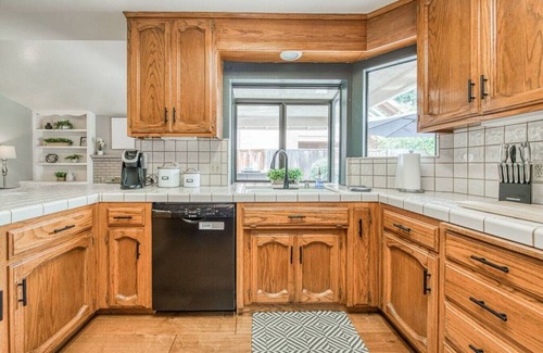 Raisin House | Stylish 3BR/2BA with Pool