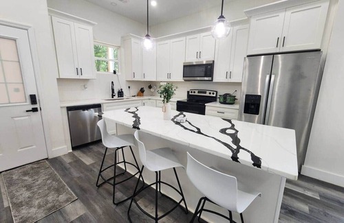 Sylvan Hills Apartment | Stylish 3BR Apt w/King Suite