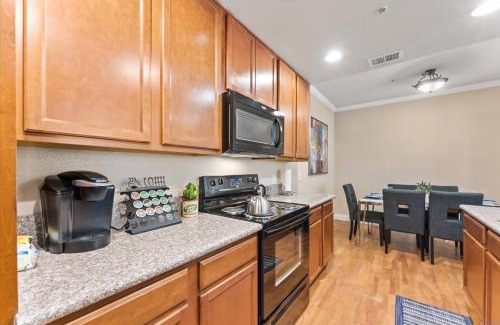 Reno/Tahoe Airport Apartment | Stylish 3BR Apt with Pool Gym & Basketball Court