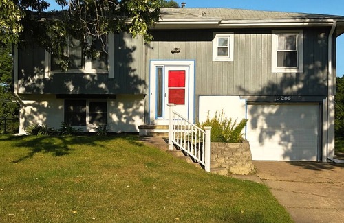 Benson House | Stylish 3BR Home in Omaha, Comfort Awaits You!