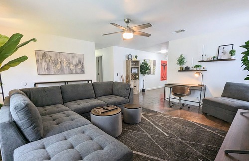 Austin House | Stylish 3BR House w/ 4 Beds, 2 Baths near Tesla HQ