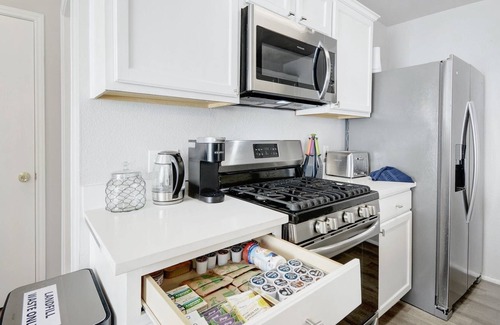 Austin House | Stylish 3BR House with Tesla charger near Tesla HQ