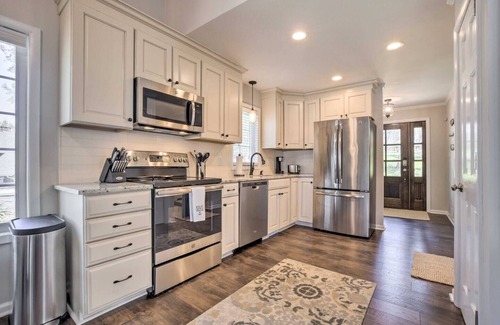 Henderson Cottage | Stylish 3BR Lakefront Home on Kerr Lake