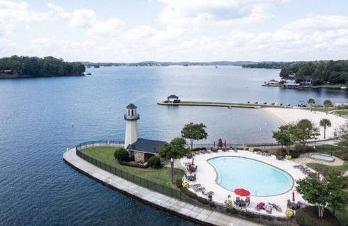 Dadeville House | Stylish 3BR Retreat on Lake Martin