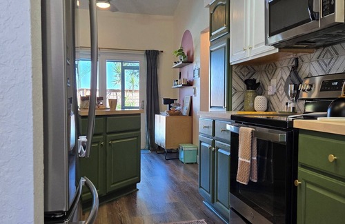 Auburndale House | Stylish 3BR Retreat with Pool Near Attractions - Pet Friendly