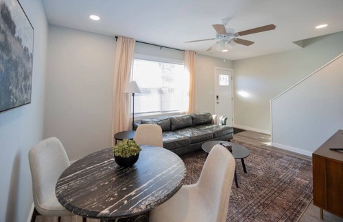 Lynchburg House | *Stylish 3BR Townhouse- Free Wi-Fi + Free Parking*