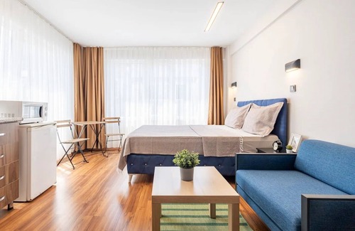 Old City Apartment | Stylish 3rd-Floor Studio - Fully Equipped - Fast WiFi & AC