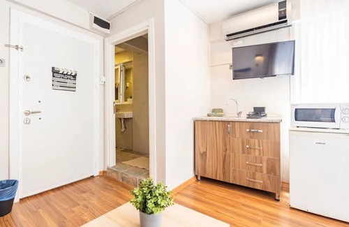 Old City Apartment | Stylish 3rd-Floor Studio - Fully Equipped - Fast WiFi & AC