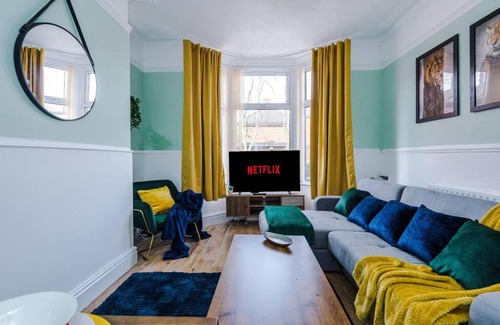 Liverpool Apartment | Stylish 4 Bed House - 10 Mins From The Centre