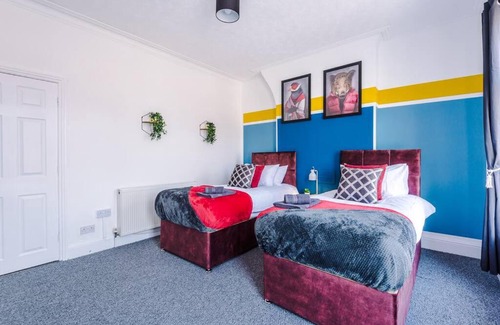 Liverpool Apartment | Stylish 4 Bed House - 10 Mins From The Centre