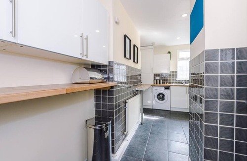 Liverpool Apartment | Stylish 4 Bed House - 10 Mins From The Centre