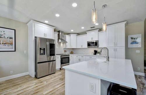 Stone Oak House | Stylish 4-bedroom, Pool Paradise, Great Location!