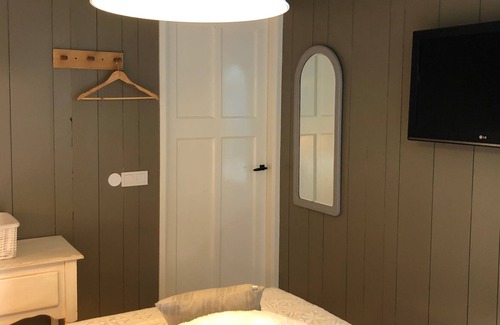Landsmeer House | Stylish 4 p. apartment in renovated farm on the country side of Amsterdam