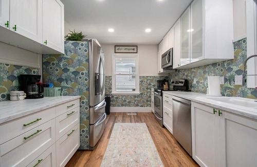 Aksarben - Elmwood Park House | Stylish 4BR Getaway! Minutes to Attractions!
