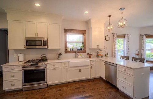 Manhattan House | Stylish 4BR Home Relaxing Manhattan, IL Retreat