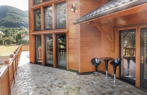 Bran Ski Chalet | Stylish 5-Bedroom Chalet in Beautiful Bran Near Dracula Castle