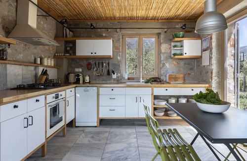 Lefktron Villa | Stylish Accommodation and Unique Villa Experience at The Architect's Villa