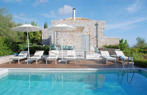 Lefktron Villa | Stylish Accommodation and Unique Villa Experience at The Architect's Villa