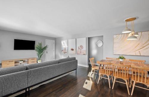 Millvale House | Stylish and Bright 3Bd Home, Amazing Deck, Game Room, Free Parking