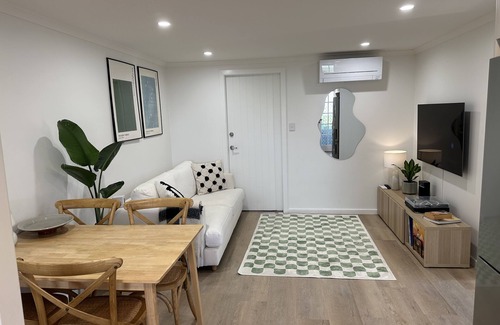 Dee Why Apartment | Stylish and central 2 Bedroom Granny Flat walk to beach and cafes