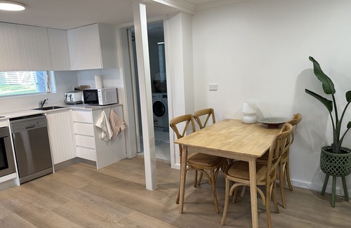 Dee Why Apartment | Stylish and central 2 Bedroom Granny Flat walk to beach and cafes