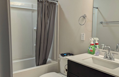 Mebane House | Stylish and charming 2-bedroom house with AC and WiFi in Mebane