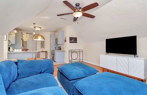 NoDa Apartment | Stylish and charming NoDa apartment with unbeatable location