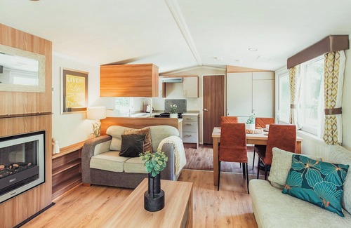 Caerwys Ski Chalet | Stylish and compact lodge with one double with en suite W.