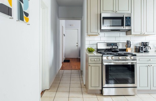 Logan Square Apartment | ❤️ Stylish and Cozy 2BR in Logan Square!