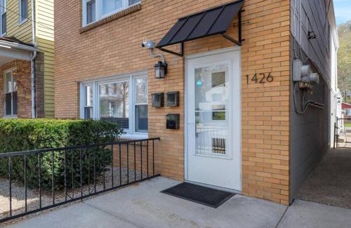 Pittsburgh Apartment | Stylish and Modern 2Bdr Apartment in Millvale/Lawrenceville