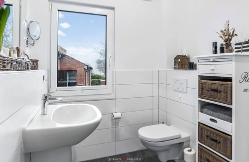 Damp Apartment | Stylish and modern furnished apartment with balcony, near the harbor.