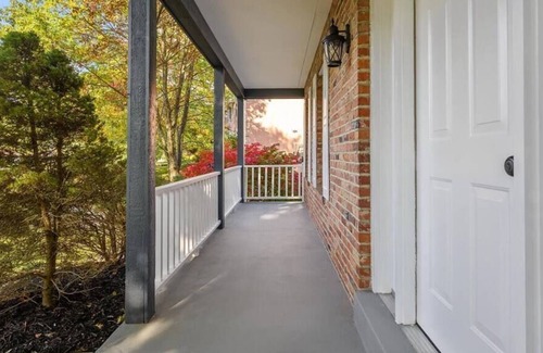 Ingomar House | Stylish and Spacious 5 Bedroom House in Wexford/Pittsburgh with Game Room
