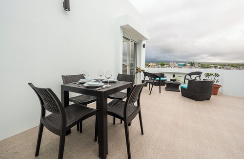 Puerto Ayora Apartment | Stylish apartment with Private Terrace