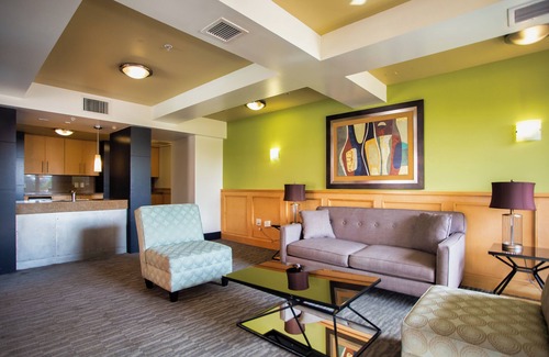 Old Pasadena Apartment | Stylish Apartment/Great Location/WiFi/Self Check In-Out/High Cleanliness Stdrs!