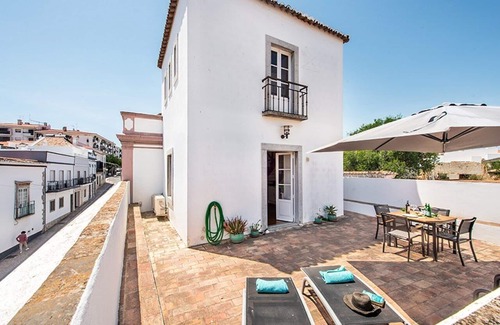 Tavira Apartment | Stylish Apartment in the Historical centre of Tavira with large terrace