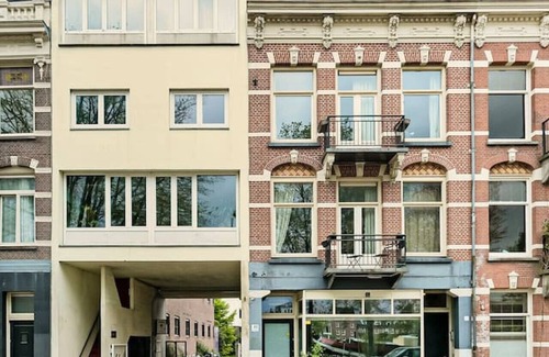 Weesperzijde Apartment | Stylish apartment next to the Amstel river- Unit F